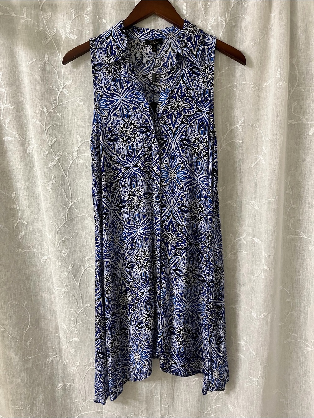 Cupio Blue and White Sleeveless Midi Dress with Geometric Print Size Small